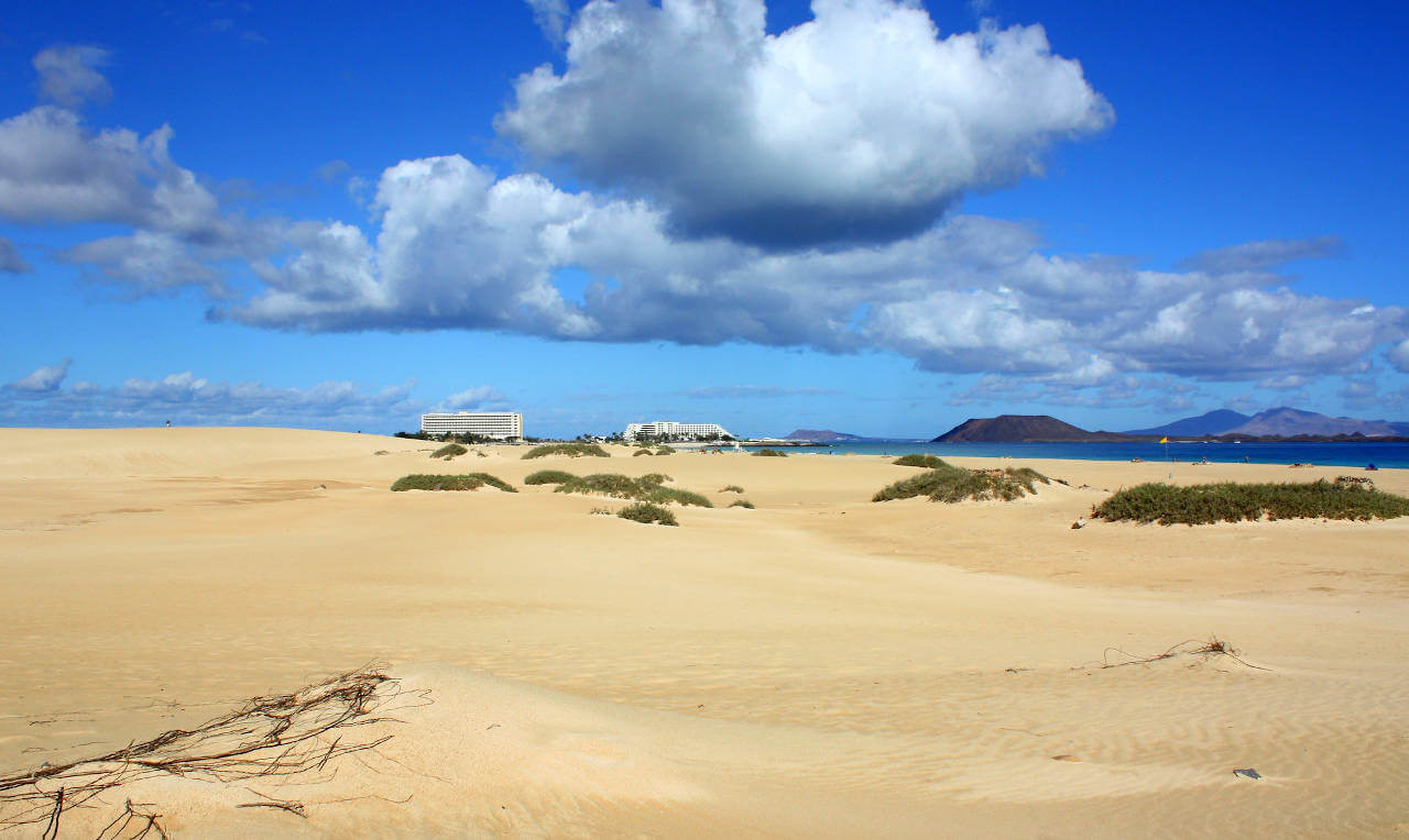Quelle îles des Canaries choisir ? 3 Nuages et dunes sur Fuerteventura