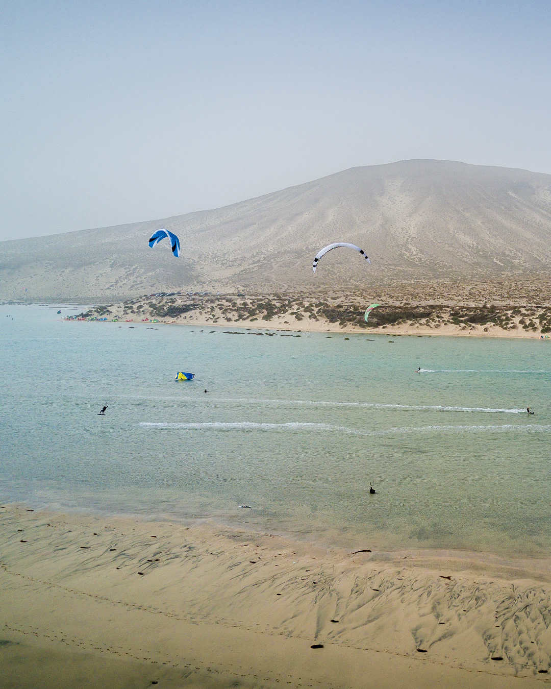 Vent et ciel blanc sur Fuerteventura