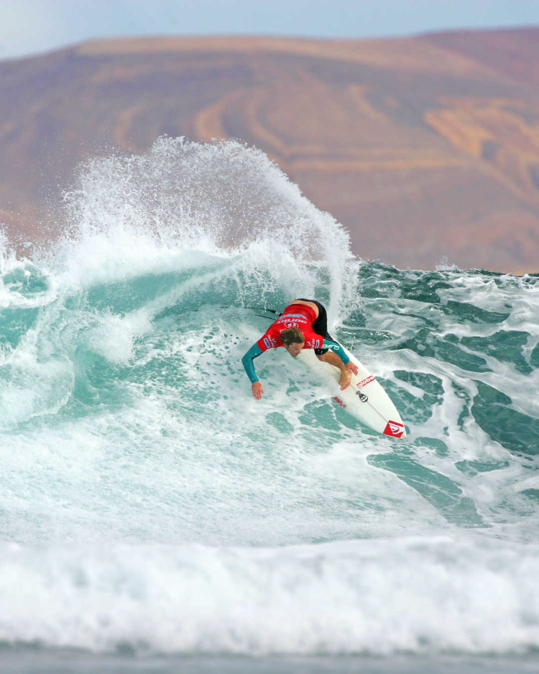 surf-canaries Surf sur une grosse vague