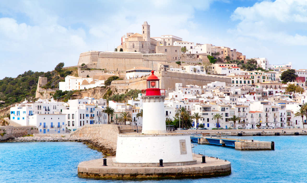 Choisir entre les Canaries et les Baléares